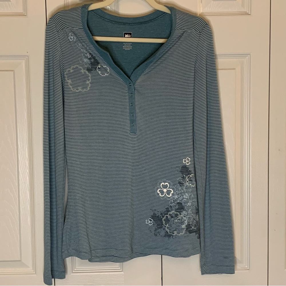 REI Women's Teal Appliquéd Striped Partial Snaps Ling Sleeve Size M